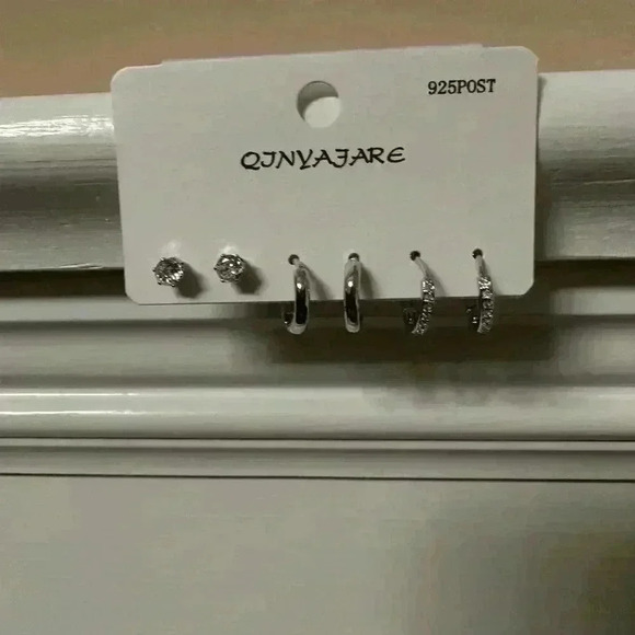 New Modern Korean Earing Set Silver Color - Picture 4 of 4